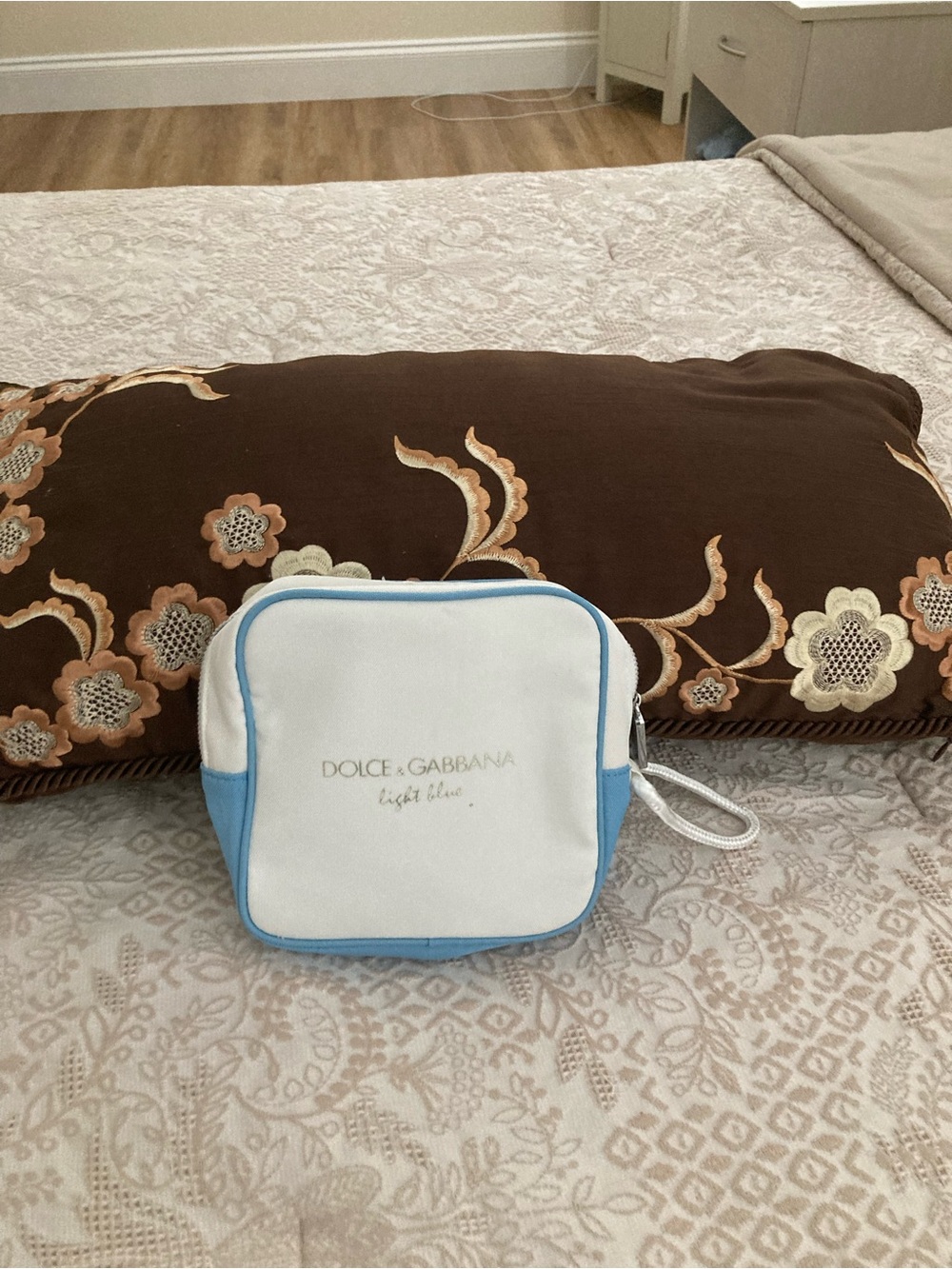 Dolce & Gabbana Cream Cosmetic Pouch with Logo Tag
